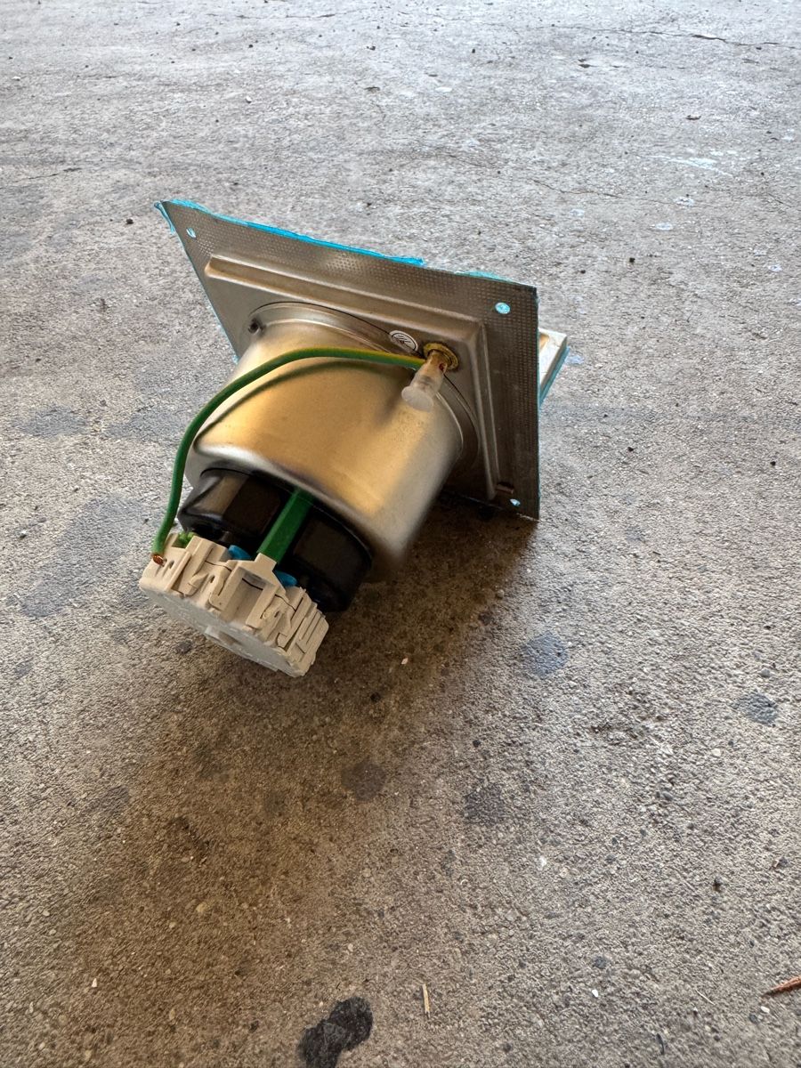 Tutti gli attrezzi: Metal Floor Socket Electrical Outlet – Nuovo (secondo la descrizione) da Martigny venduto da ddo_2mcv 3