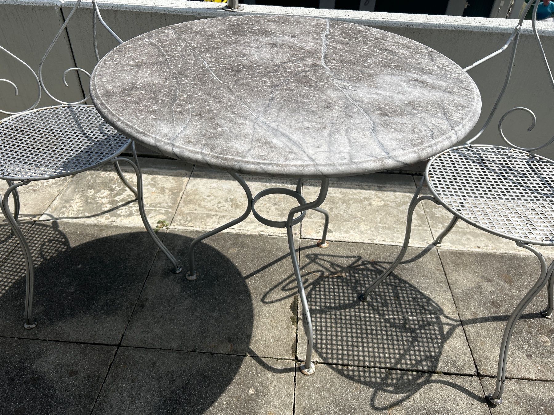 Tischset: Granittisch und 2Stühle – Gebraucht aus Wolhusen von STUR11 1