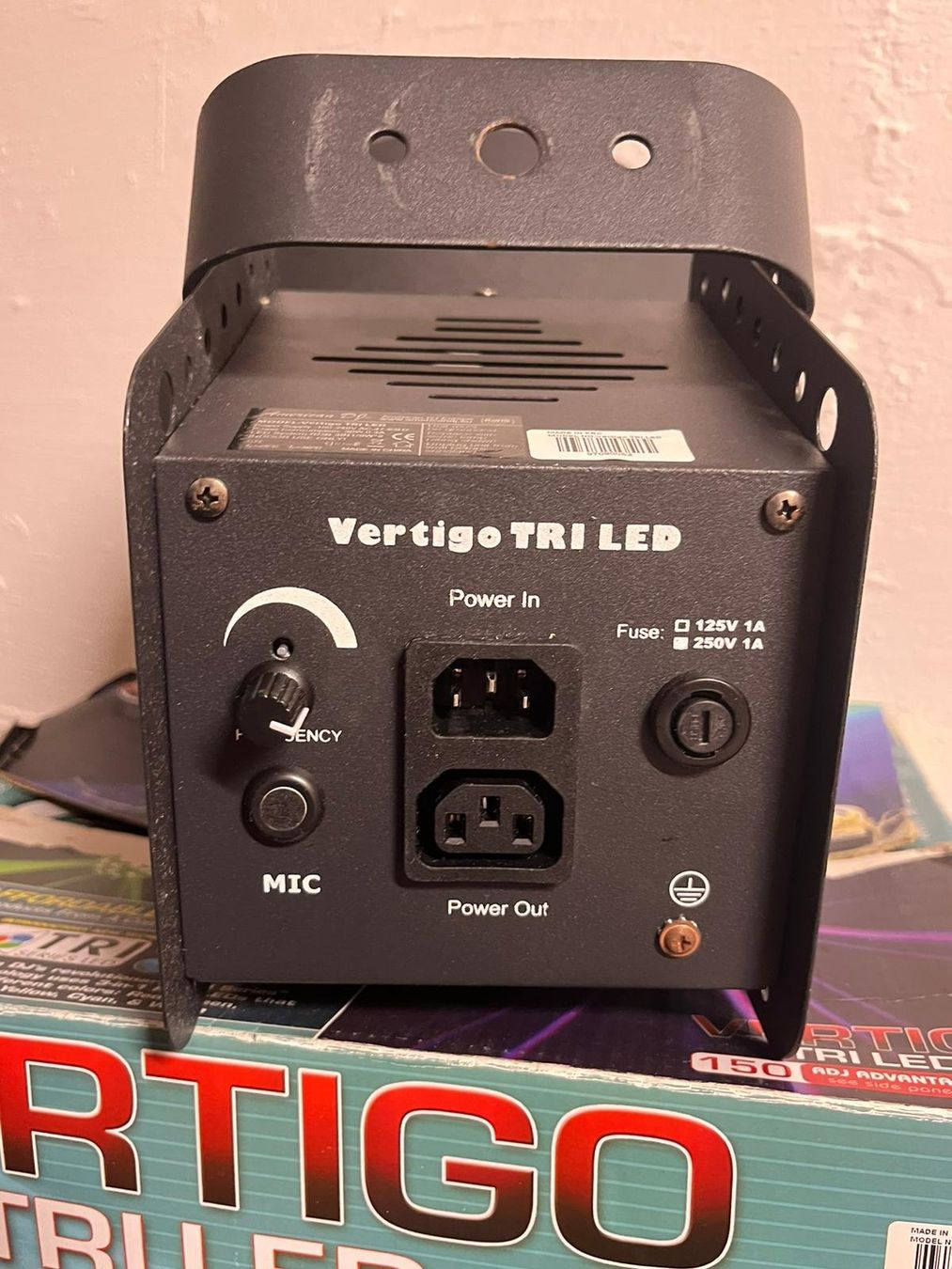Lampade: 2x American DJ Vertigo TRI LED Lichteffekt Disco – Usato da Volketswil venduto da nemo2000 1