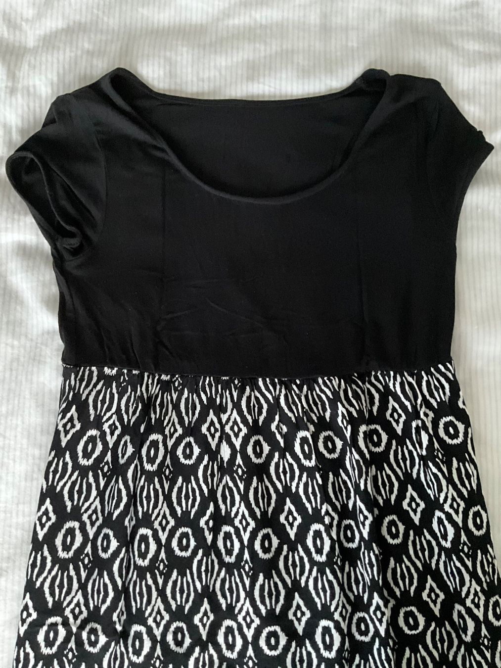 Vestiti: Kleid schwarz-weiss gemustert – Usato da Erlenbach ZH venduto da Syssi_C 1