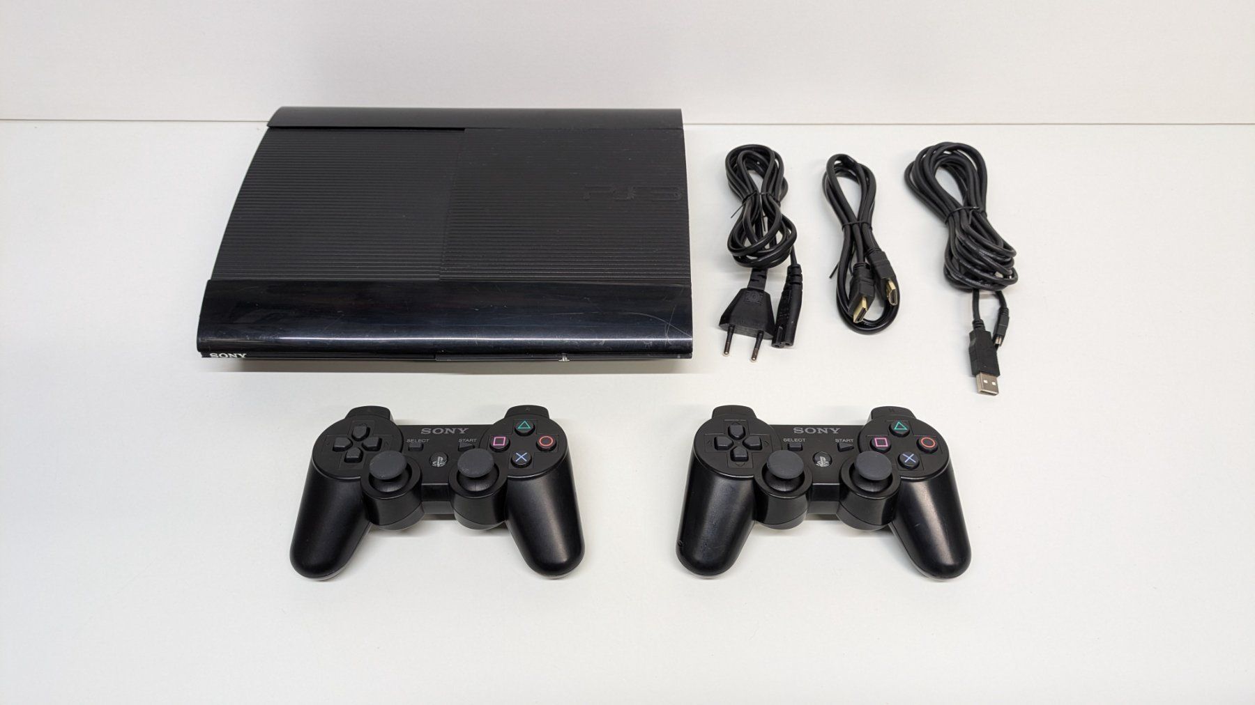Sony Console: PlayStation 3 Super Slim mit 2 Controller – Usato da Menziken venduto da mame18