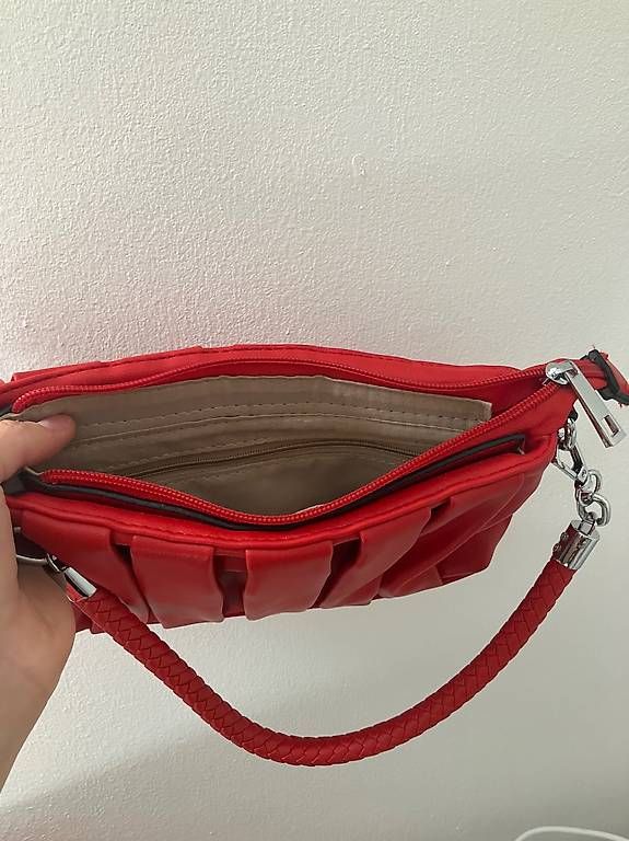Kindertaschen: borsetta da spalla o tracolla rossa – Gebraucht aus Mezzovico von bai_td2m 1