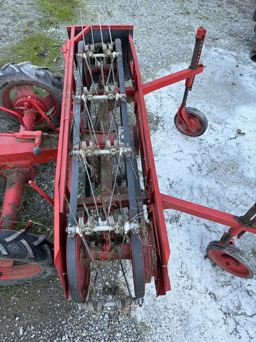 Pöttinger Raccolta foraggio grezzo: Heuraupe Pöttinger 162 – Usato da Ennetmoos venduto da MG_ 1