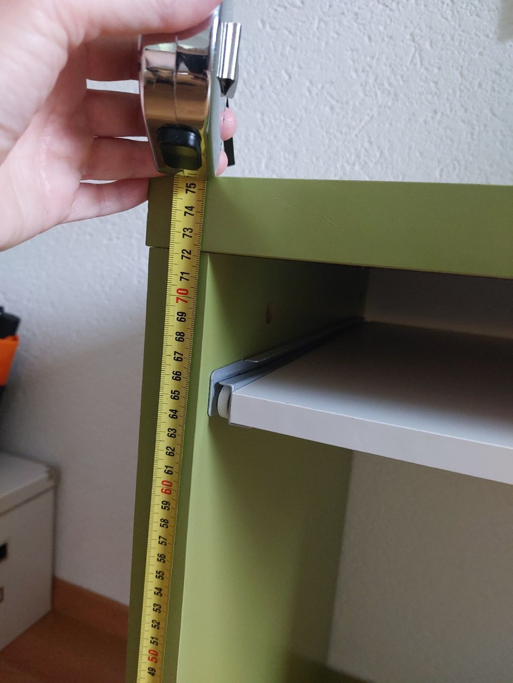 Scrivanie: Compact Computer Desk in Green with Pull-out Shelf, Used – Usato da Adliswil venduto da Jenhrt 4