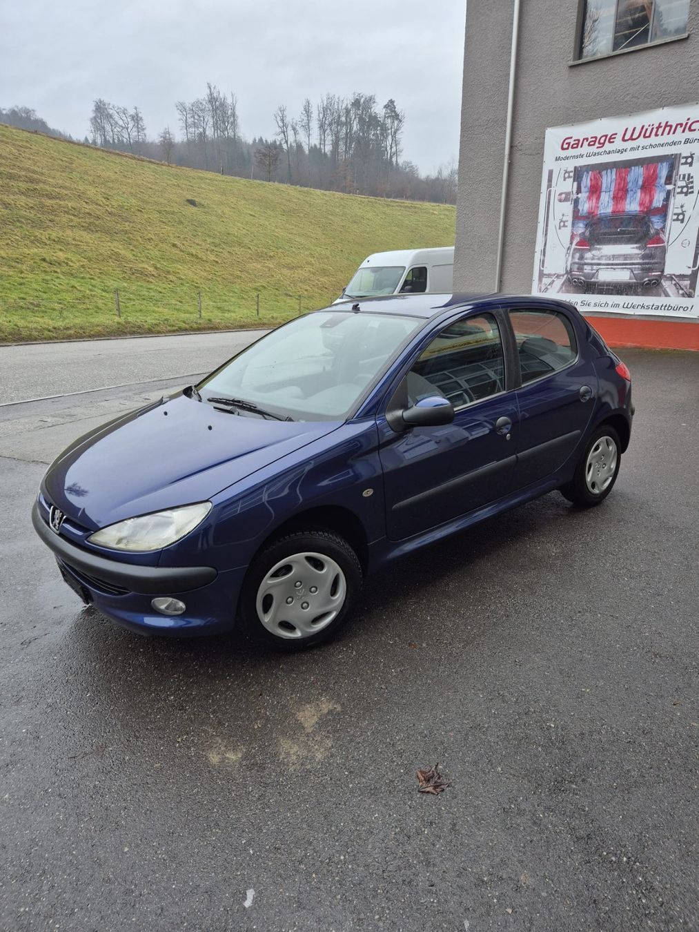 Peugeot Automobili: Peugeot 206 1.6i – Usato da Frauenkappelen venduto da Autohaus-Bern 1