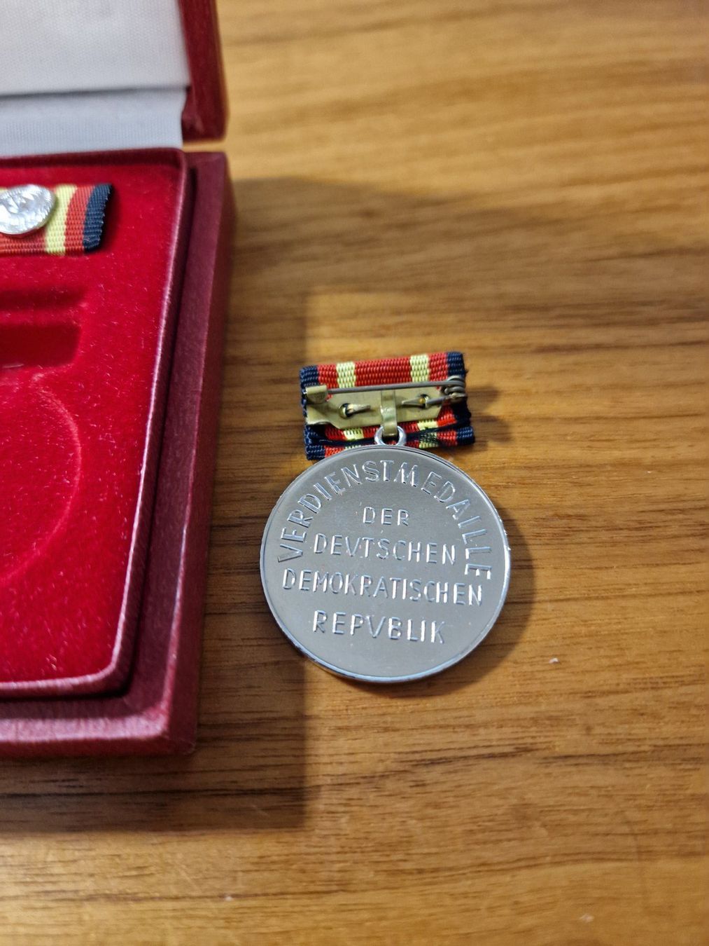 Medaglie: DDR Verdienstmedaille / Ehrenzeichen mit Etui – Nuovo (secondo la descrizione) da Zürich venduto da Allerlei_Shop 4
