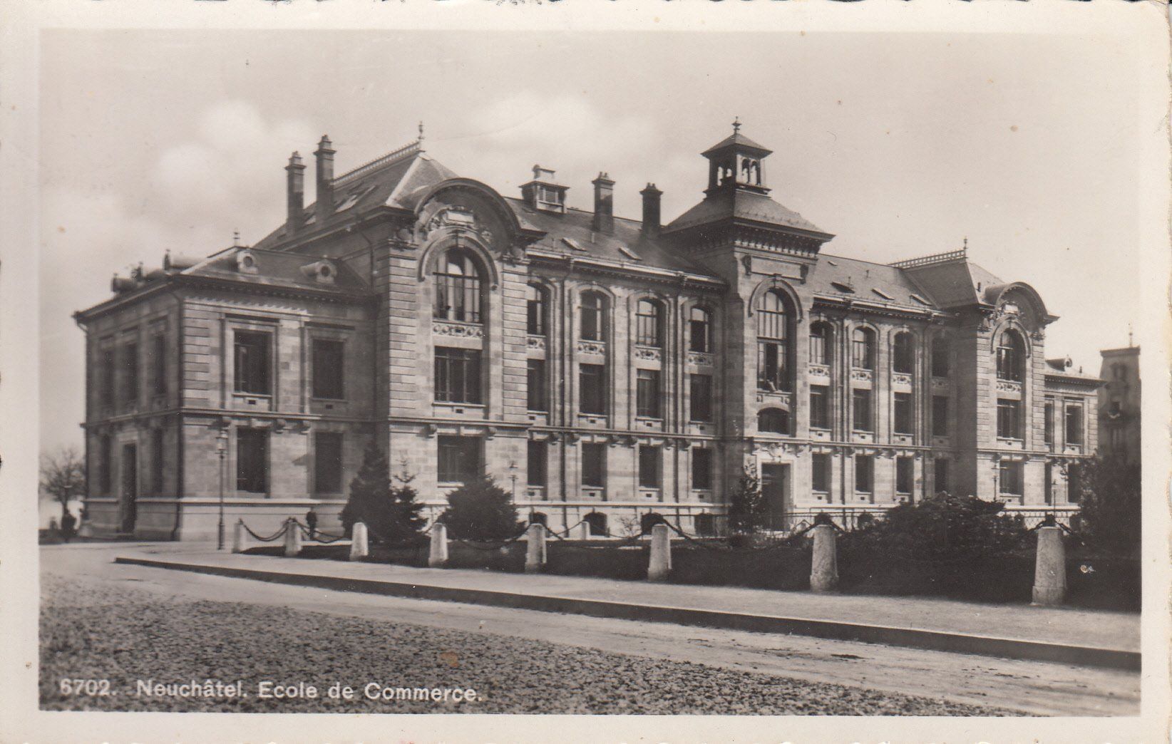 Cartoline postali: Neuchâtel Ecole de Commerce 1947 – Usato da Bürglen TG venduto da StampGraf