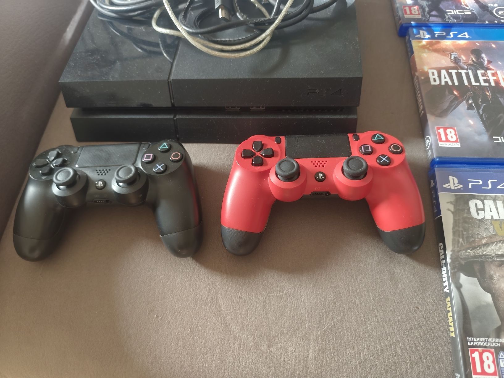 Sony Console: Sony PlayStation 4 mit 2 Controllern & 3 Spiele – Usato da Schlieren venduto da Wizza 1