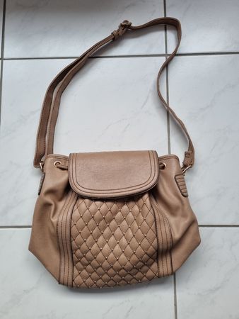 Schöne, grosszügige Handtasche