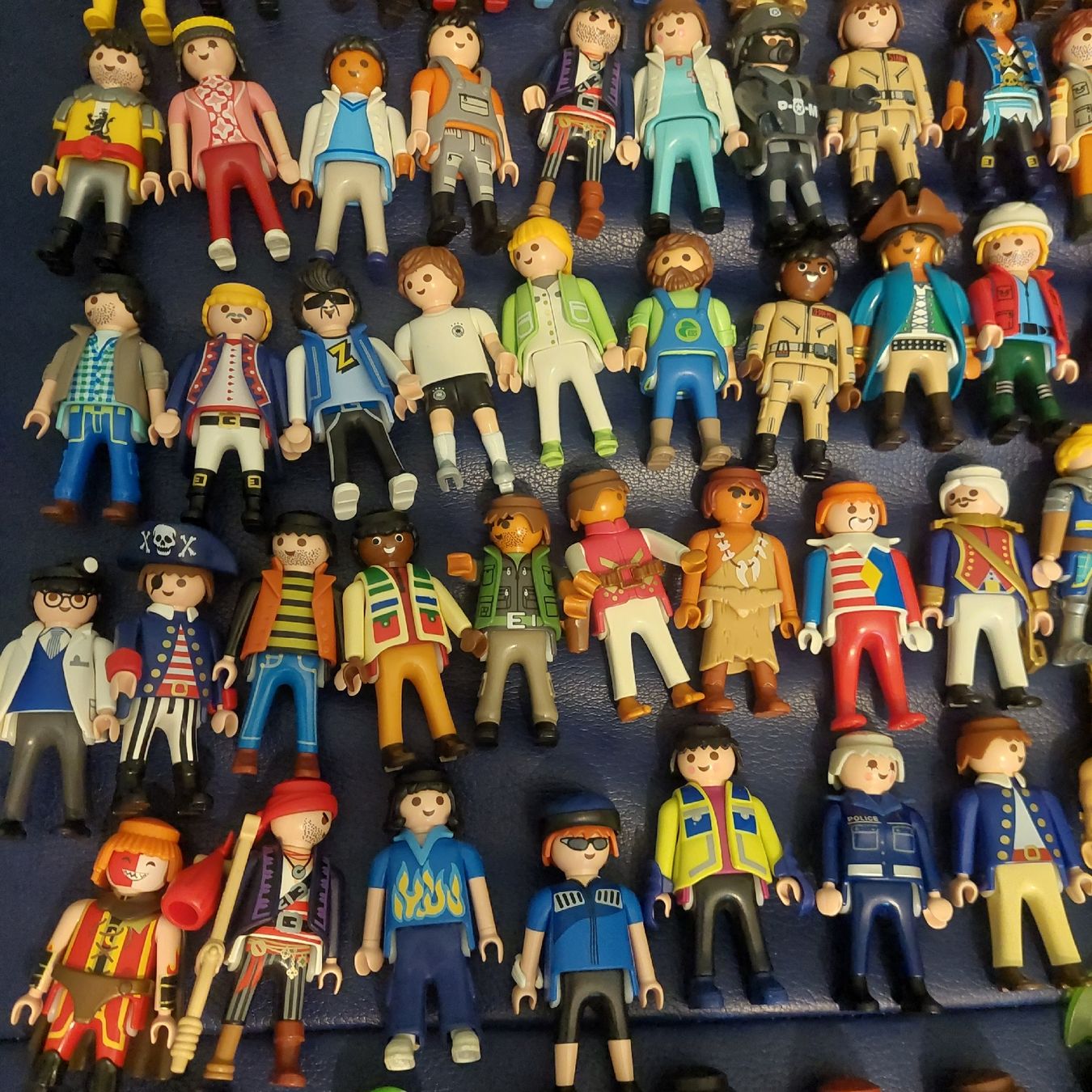 Playmobil Jouets: Playmobil Figuren 140 Stk. – D'occasion à Belp par masterdriftking 1
