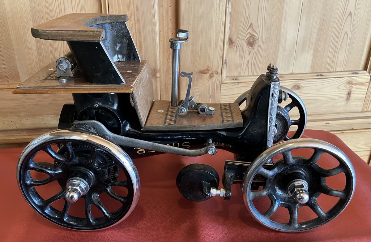 Tutte le decorazioni: Steampunk / Singer / Nähmaschine – Usato da Bubendorf venduto da gloko 1