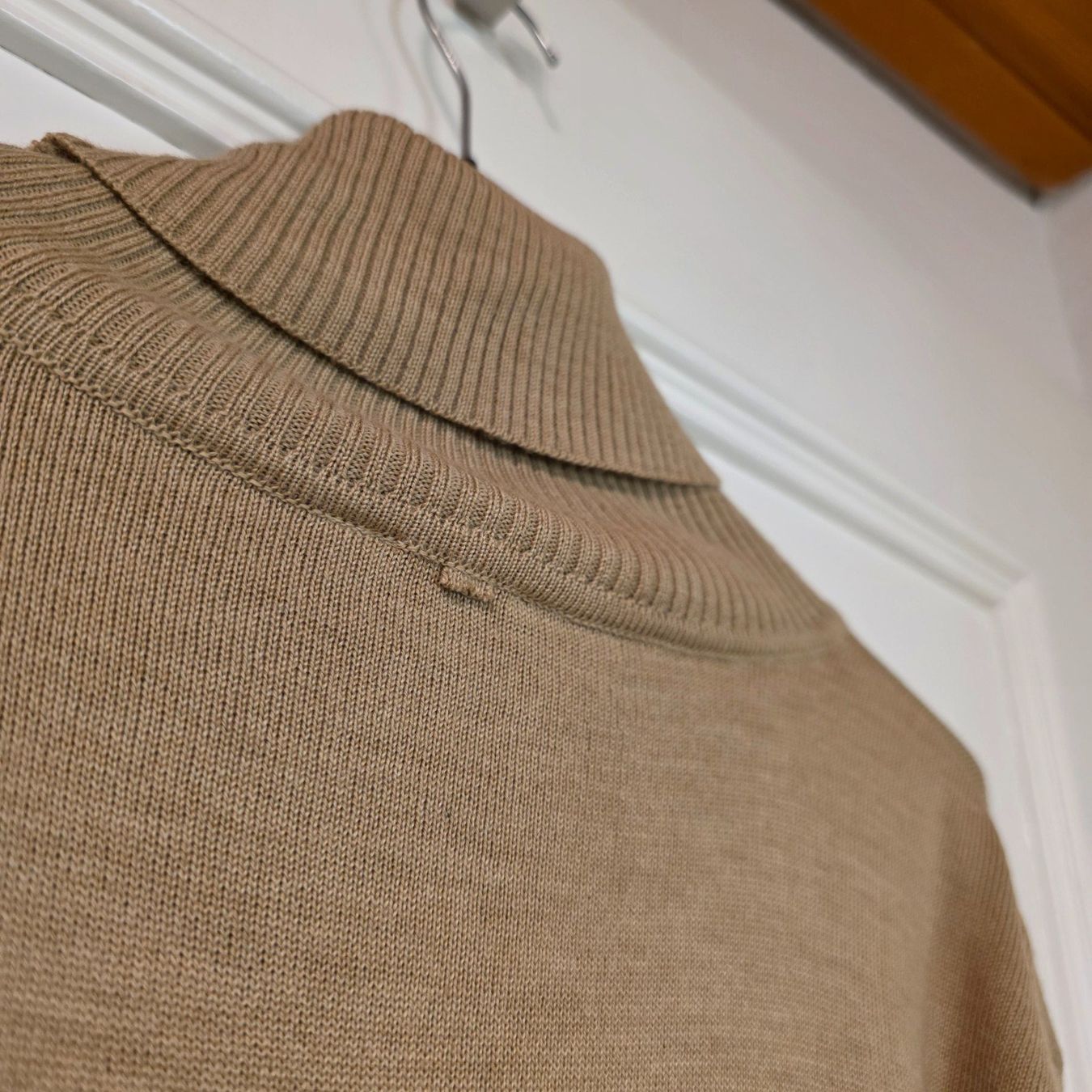 C&A Maglioni & Felpe: Beiger Rollkragenpullover – bequem & zeitlos – Usato da Wald ZH venduto da CapLux 4