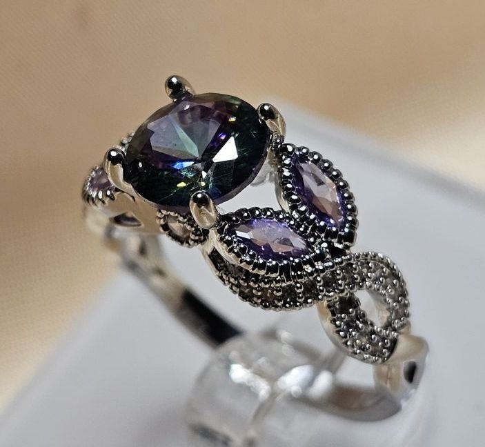 Anelli: Eleganter Ring mit mystischem Topas, 925 versilbert, Gr. 9 – Nuovo (secondo la descrizione) da Grenchen venduto da maretop