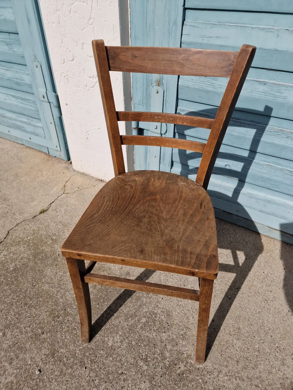 Chaises: Alter Holzstuhl – D'occasion à Hallau par CHACLA