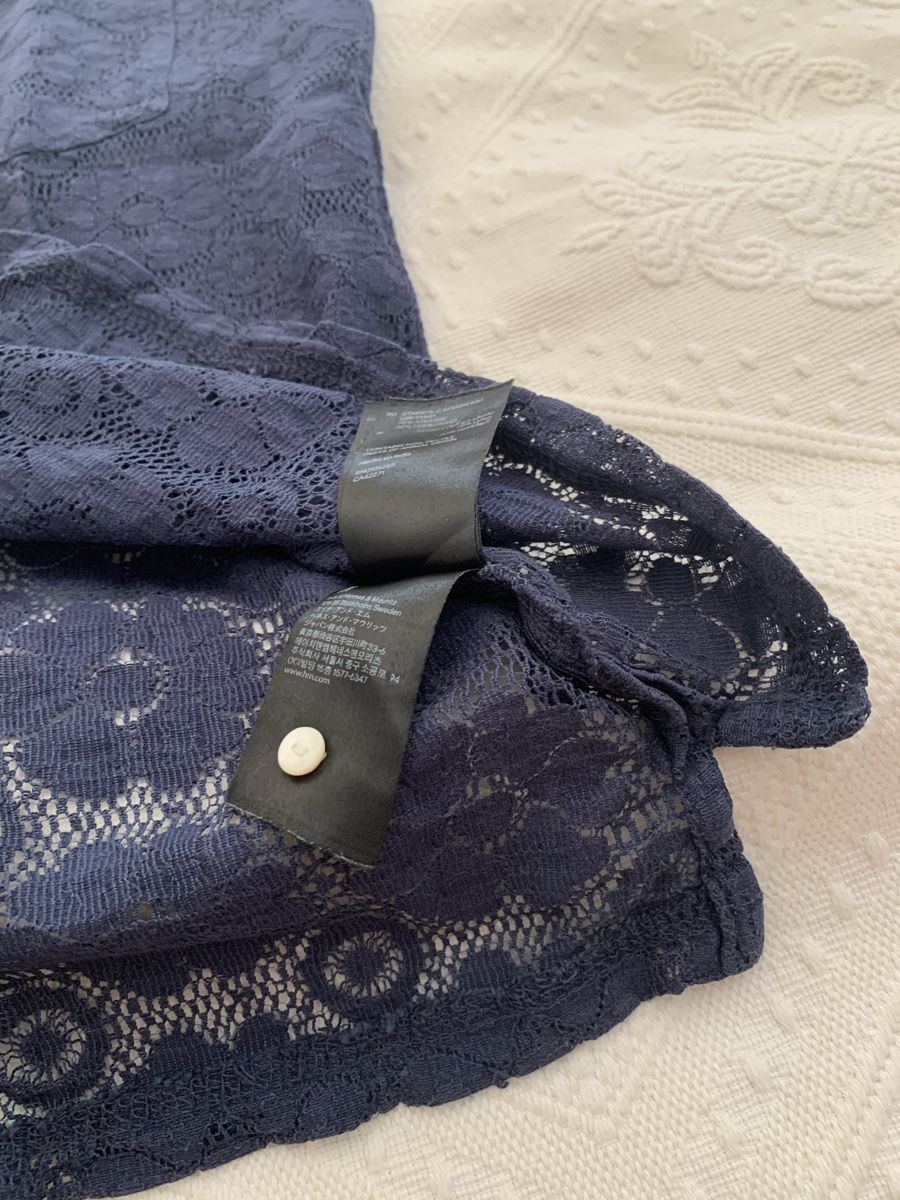 H&M T-Shirts: T-Shirt aus dunkelblauer Spitze – Neu (gemäss Beschreibung) aus Zürich von p_q7q_nichtraucher 1