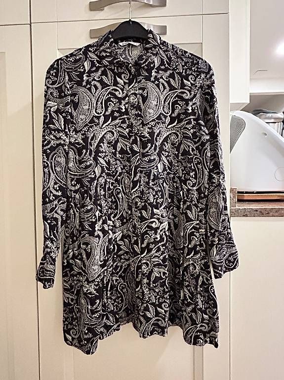 Chemisiers: Elegante Bluse/Kleid mit Paisleymuster, Grösse M – D'occasion à Oftringen par Solima