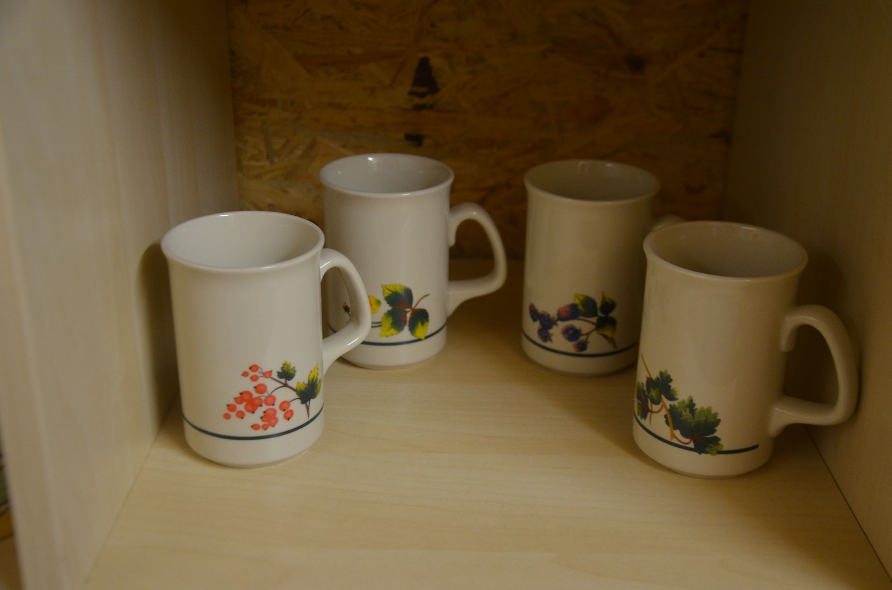Tassen: 4 TASSE – Neu (gemäss Beschreibung) aus Chiasso von Dolly015