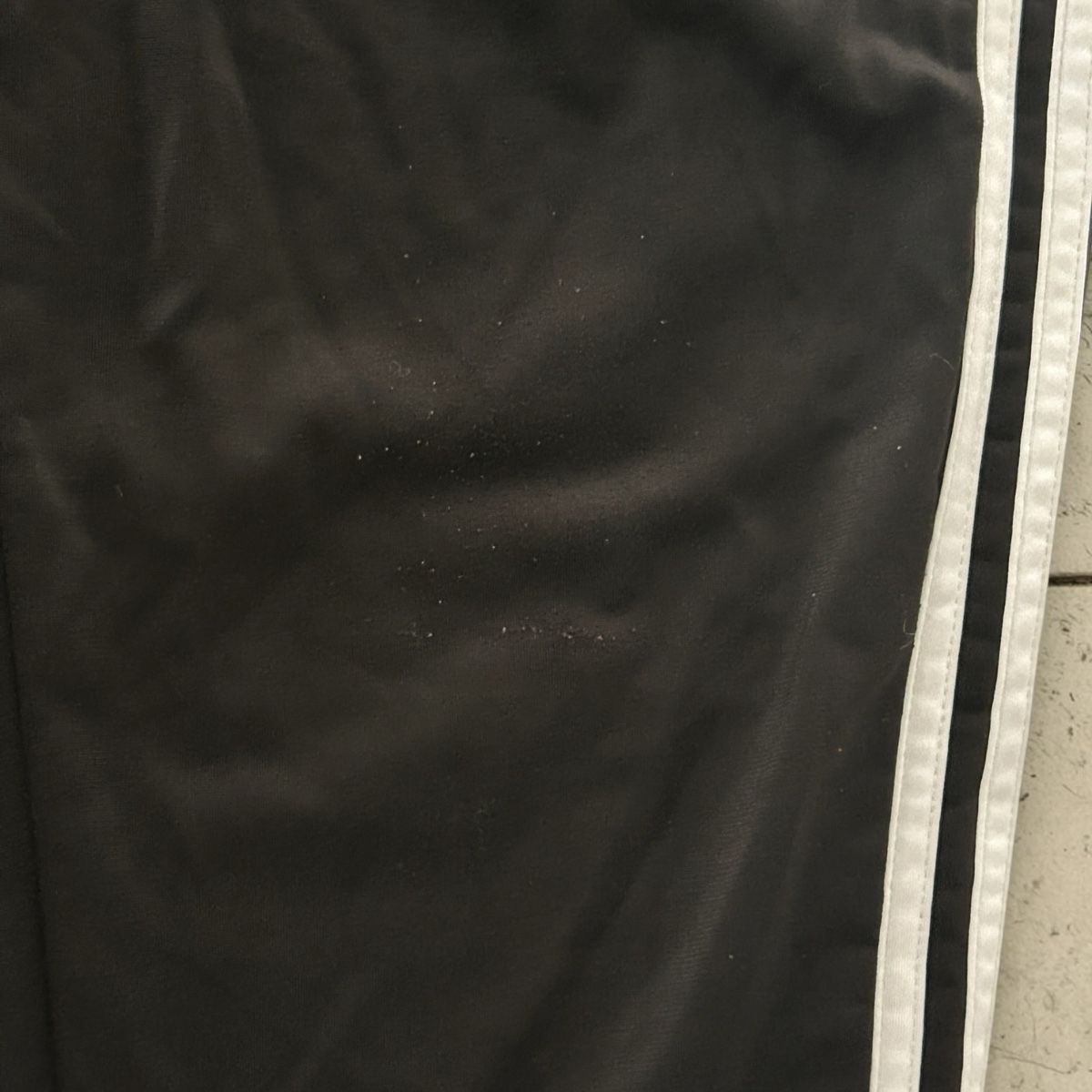 Adidas Pantaloni: Adidas Trainerhose Schwarz Grösse L – Usato da Bülach venduto da lguedeskr 2