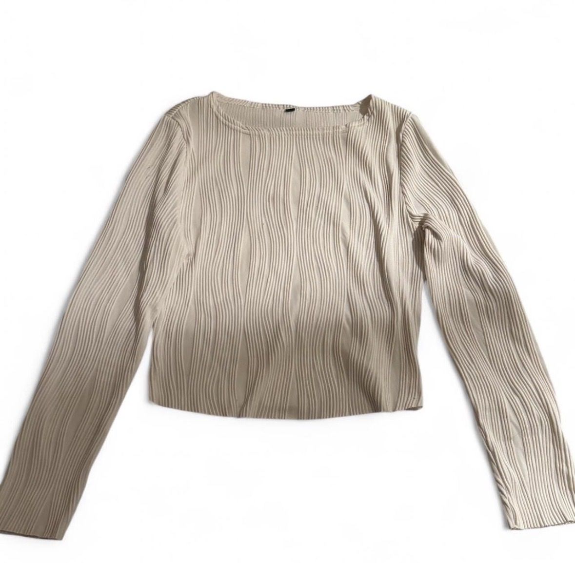 Top: Textured cream long sleeve top  – Nuovo (secondo la descrizione) da St. Gallen venduto da lor_q58n