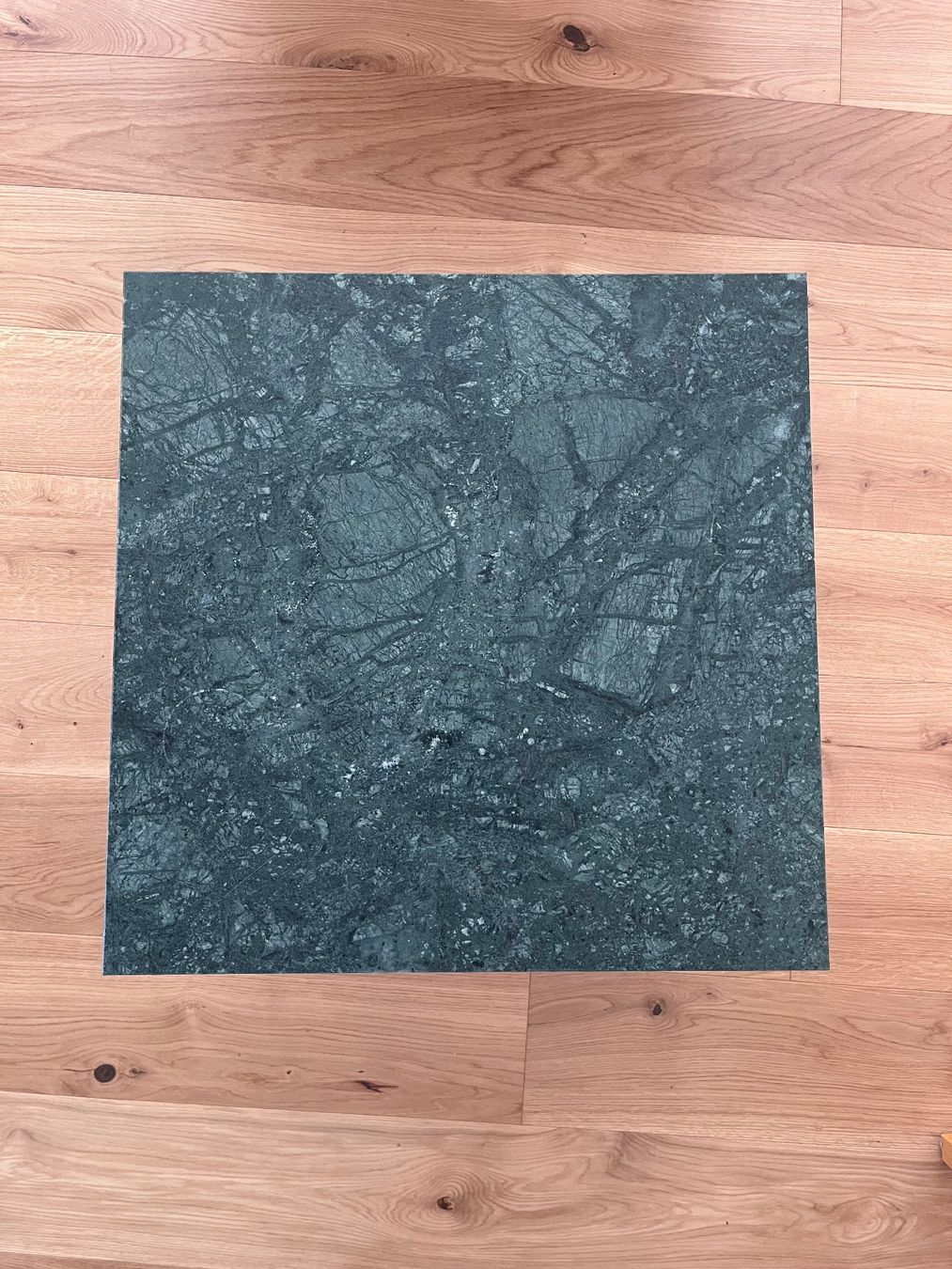 Tavoli: Modern Scandinavian Green Marble Coffee Table – Usato da Zürich venduto da nil_l7fb 1