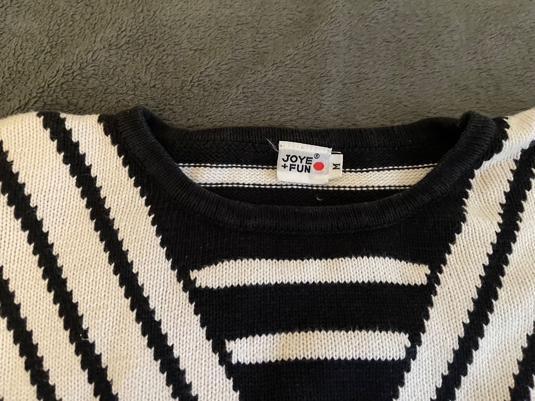 Maglioni & Felpe: Winter Pullover Joye+Fun, Grösse M, Schwarz/Weiss gestreift – Usato da Wald ZH venduto da bastos27 1