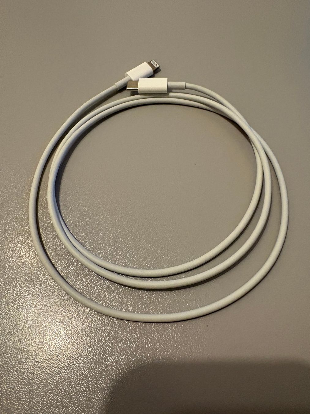 Apple Cavi: Apple Ladekabel Lightning / USB-C – Nuovo (secondo la descrizione) da Dornach venduto da Hofleur