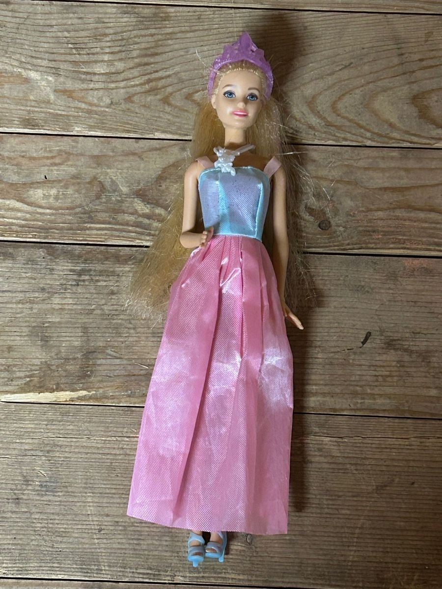 Jouets: Barbieschloss mit Puppe – D'occasion à Farnern par Nalanik 1