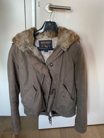 Woolrich Jacke mit Fell in Khaki Grün