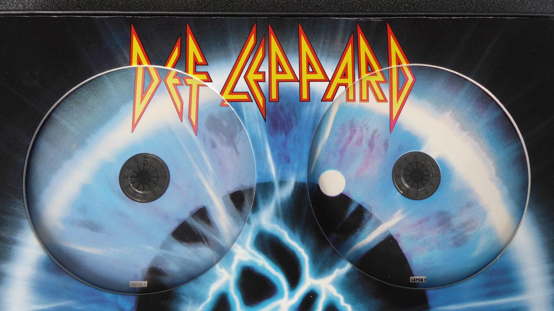 CD: Def Leppard Adrenalize Limited Edition CD Singles Box set – Nuovo (secondo la descrizione) da Wohlenschwil venduto da steyr185