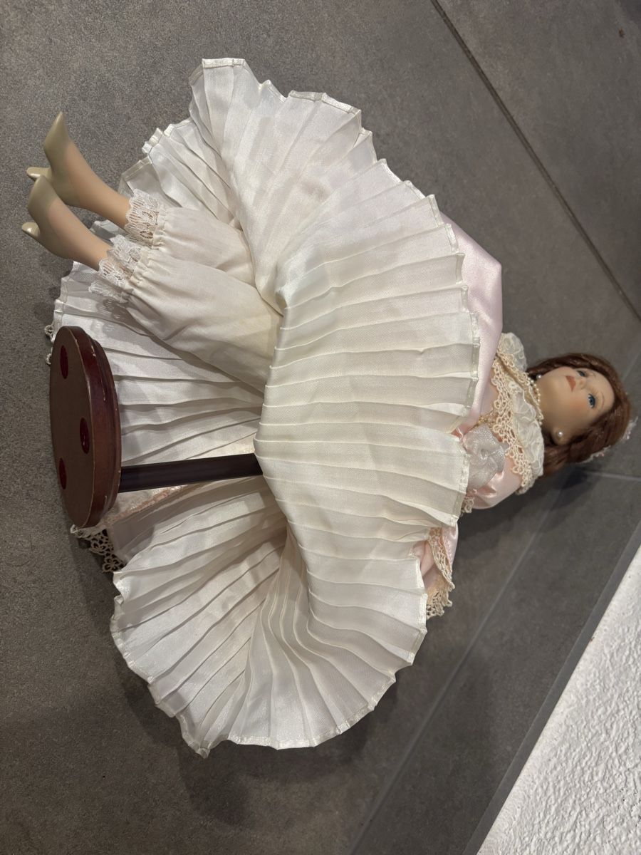 Puppen: Poupée en porcelaine - Sissi – Neu (gemäss Beschreibung) aus Cudrefin von sdz_trl6 3