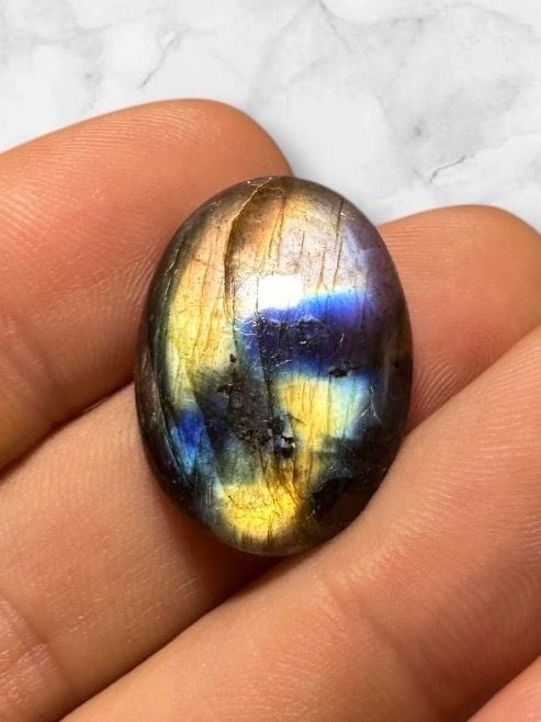 Minerali & Pietre curative: Labradorit Cabochon wunderschön Gelb, 20ct – Nuovo e nell'imballaggio originale da Männedorf venduto da CabochonExceptionnel