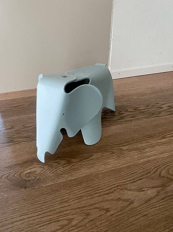 Vitra Figuren: Vitra Elefant – Gebraucht aus richterswil von luzia09