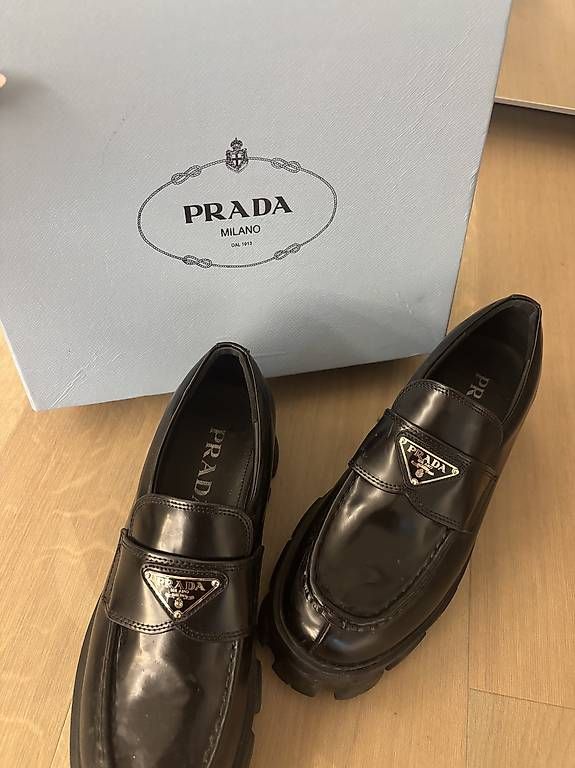 Scarpe da donna: Prada Woman Shoe – Usato da Winterthur venduto da rom_n2yz