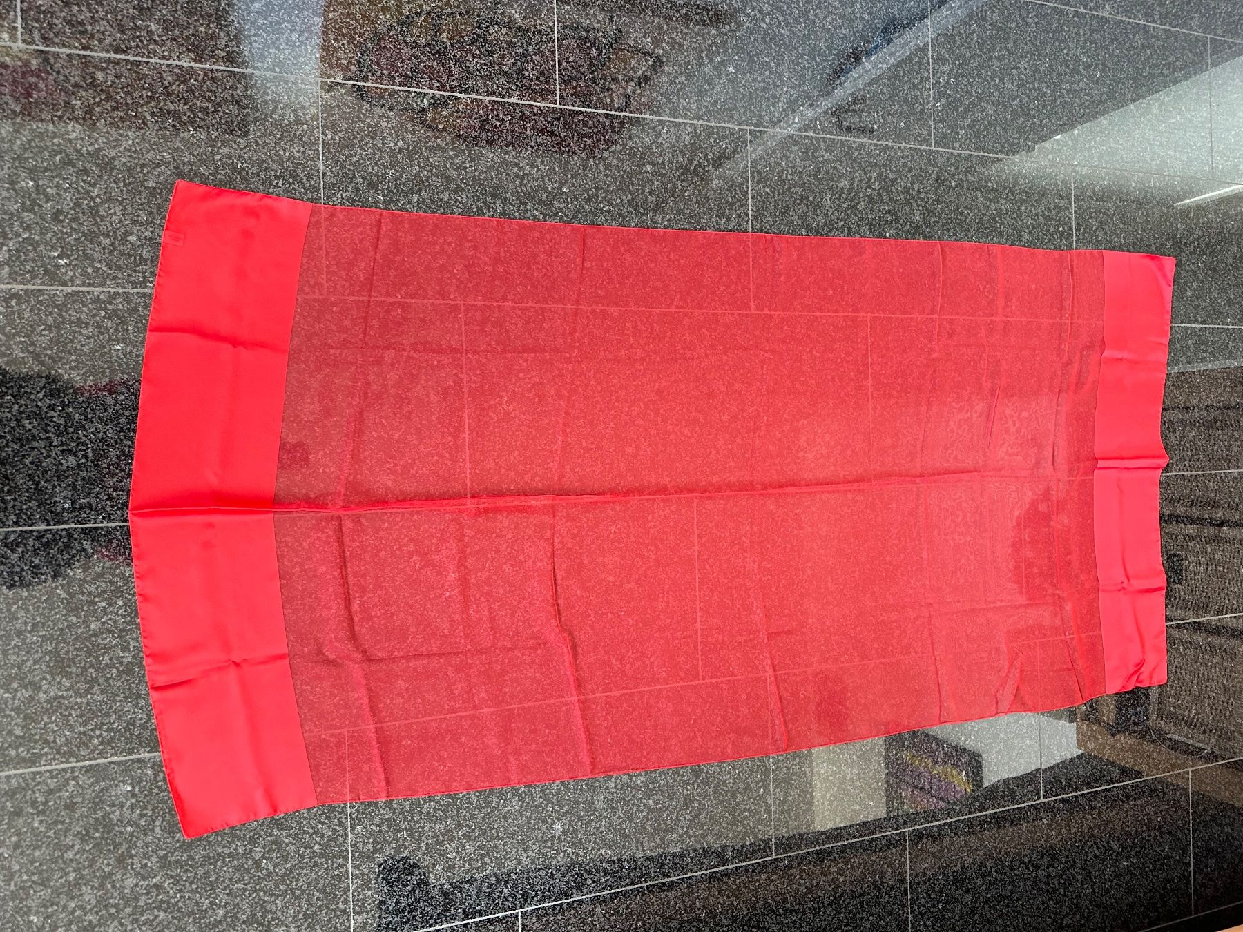Foulard & Sciarpe: Transparenter roter, langer Schal – Usato da Wettswil venduto da haddy91 1