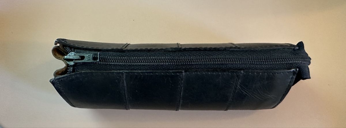 Altro in Scrittura & Disegno: Schwarzes Lederetui – Usato da Oberwil BL venduto da orsay 3