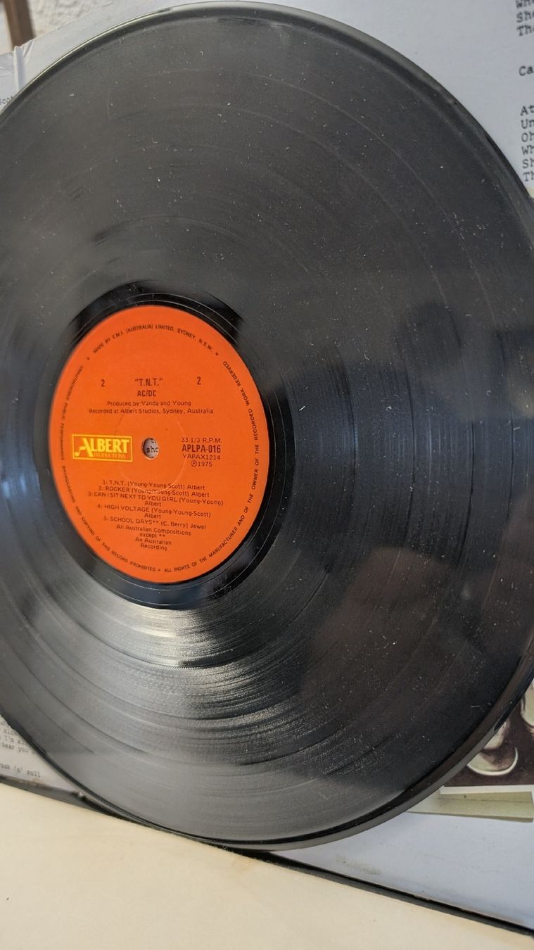 Dischi in vinile: AC/DC - TNT - Albert Producions Top Zustand – Usato da Sarmenstorf venduto da bw68 4