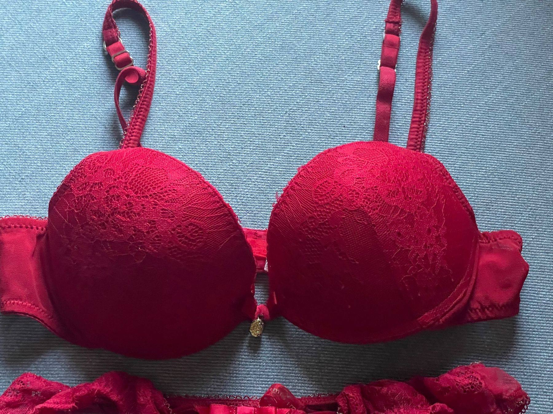 Intimissimi Altra biancheria intima: Intimissimi BH 80 B+ String Rot M – Usato da St. Moritz venduto da hdj_dd7v 1
