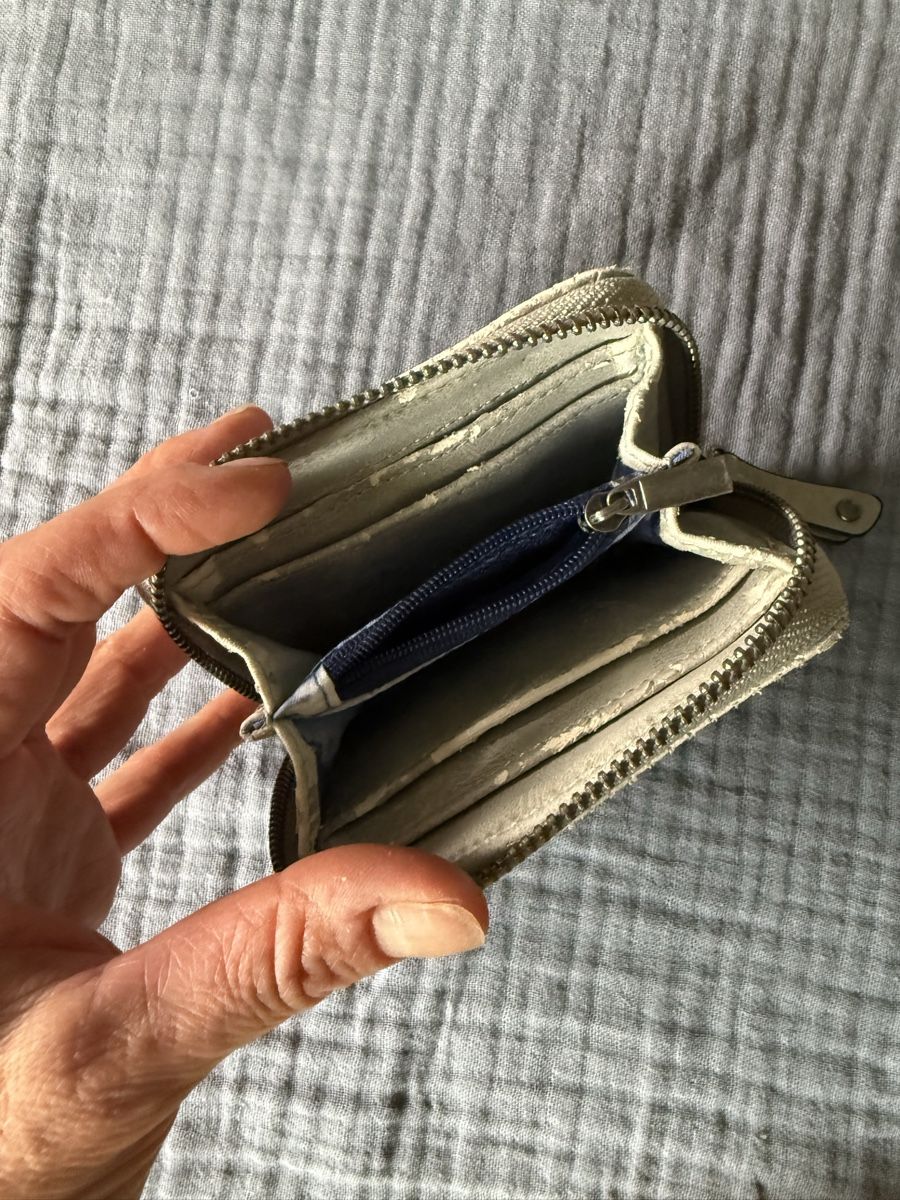 Brieftaschen: Geldbörse perforiert hellbeige gebraucht – Gebraucht aus Perlen von SPICE24 5