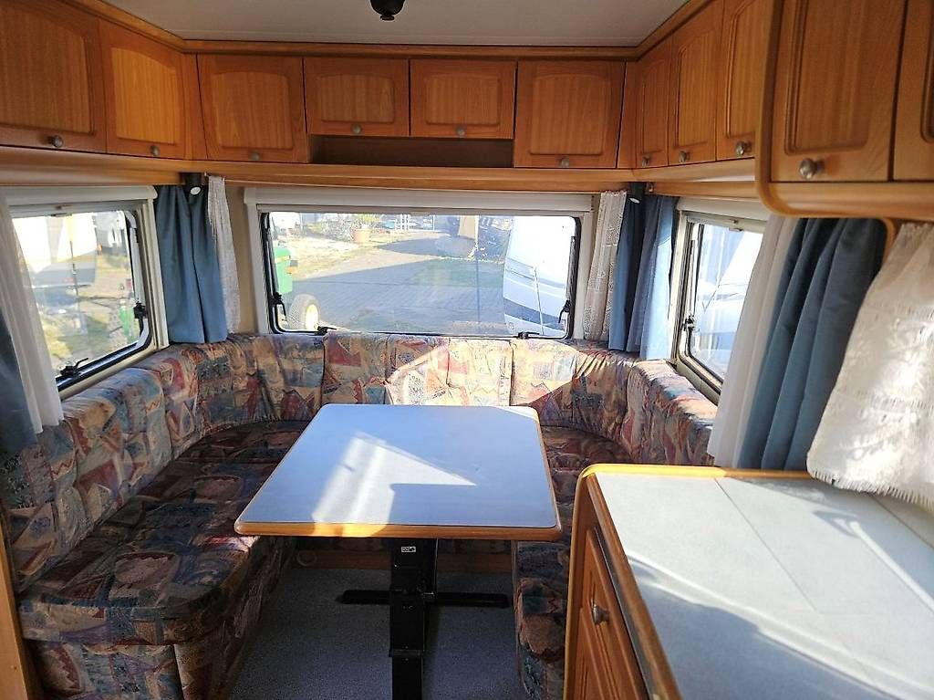 Veicoli da campeggio: A vendre Burstner 495 Aresa avec auvent – Usato da Belmont-Yverdon venduto da FloridaJeep 2