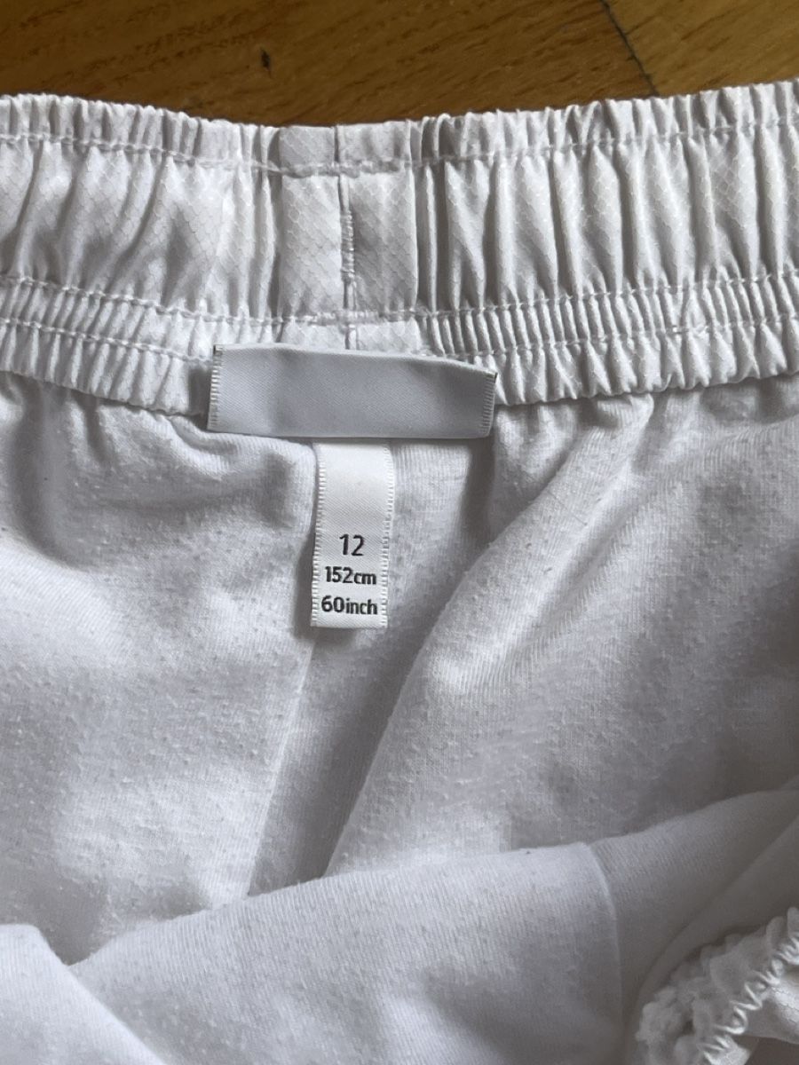 Lacoste Hosen: Short Lacoste blanc taille 12 ans used – Gebraucht aus Lausanne von LorenaOrtega 2