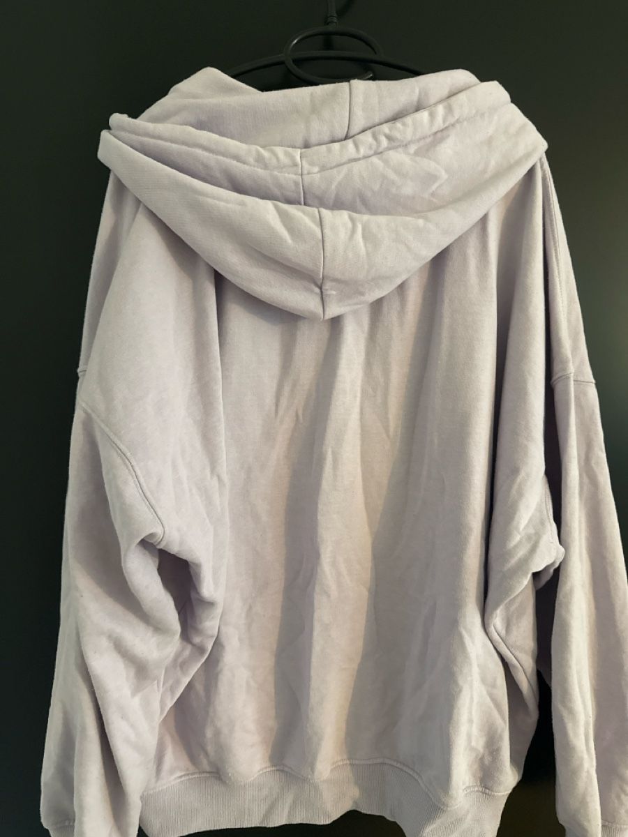 Pullover & Sweatshirts: Oversized Hoodie Reissverschluss hellviolett Grösse M – Gebraucht aus St. Niklausen LU von car_2562 1