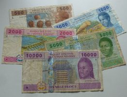 Lot ++ 5 alte Banknoten aus Africa Centrale