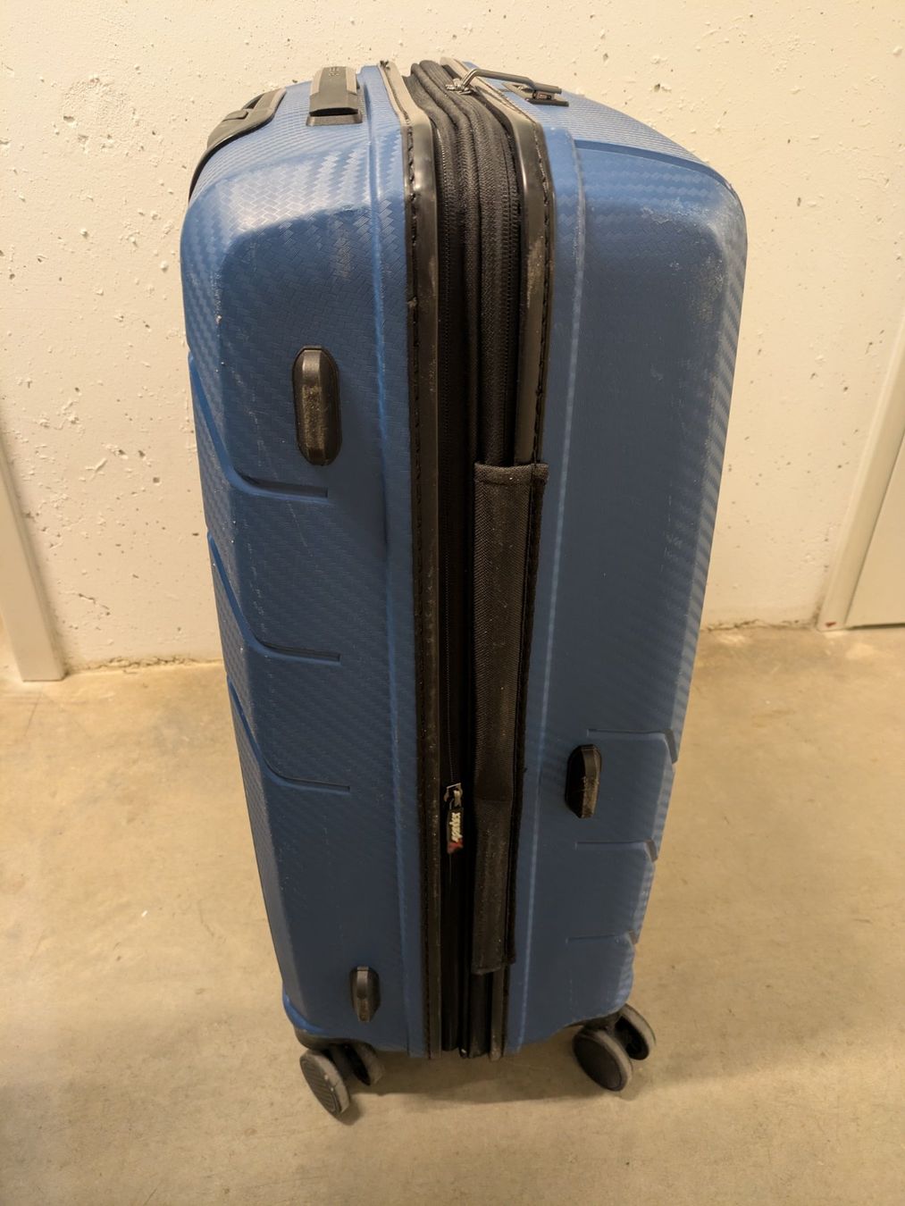 Valigie: Suitcase SWISS BAG blue – Usato da Vessy venduto da Krono5 3