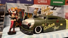 Harley Quinn Gotham or Bust Auto-Figur Set