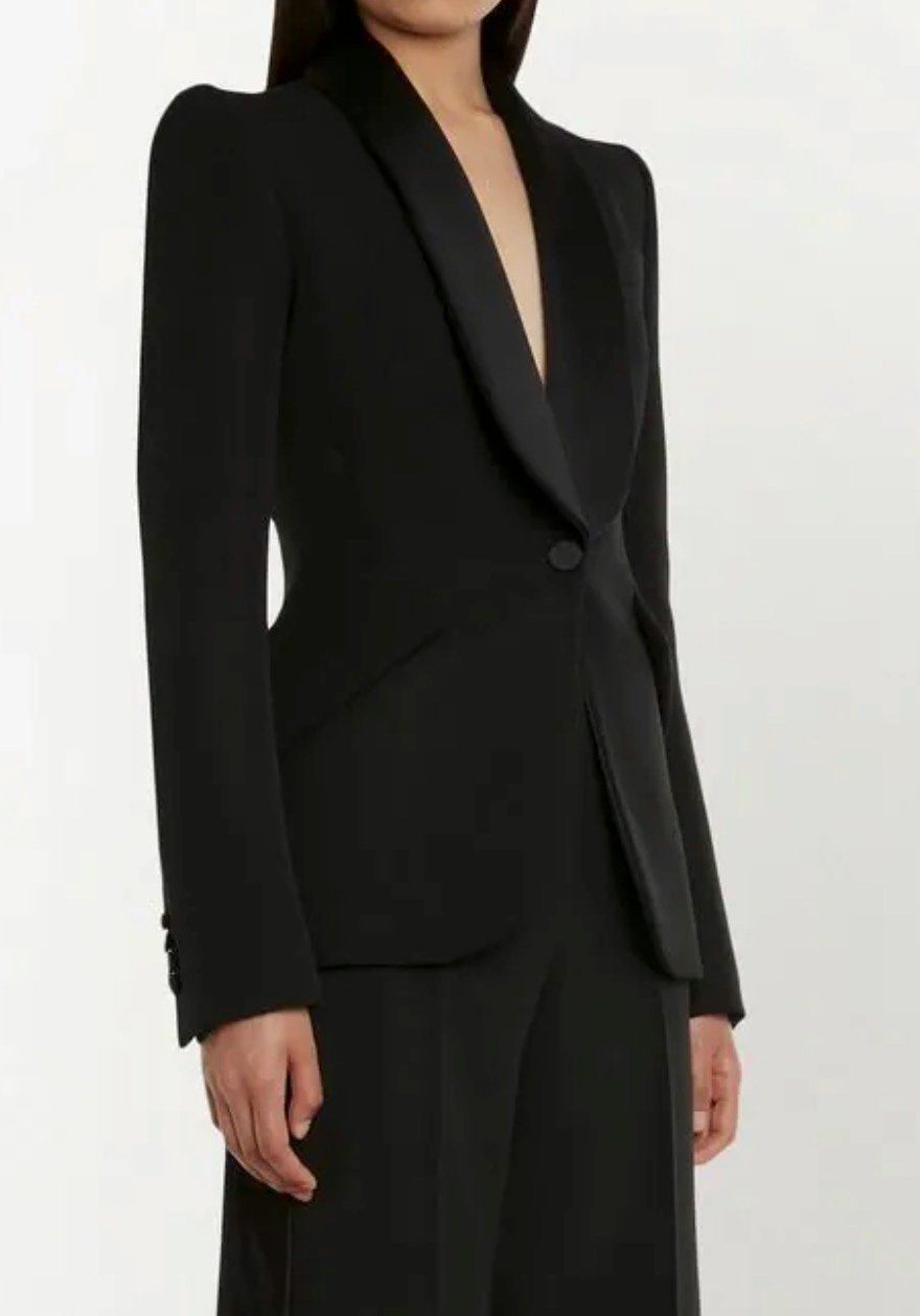 Alexander Mcqueen Jacken: Alexander McQueen Blazer Schwarz mit Satin-Revers, IT44/DE38 – Neu (gemäss Beschreibung) aus Arch von ZEITFELS 2