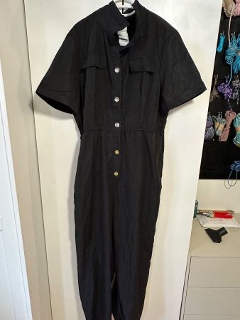 Schwarzer Jumpsuit (L)