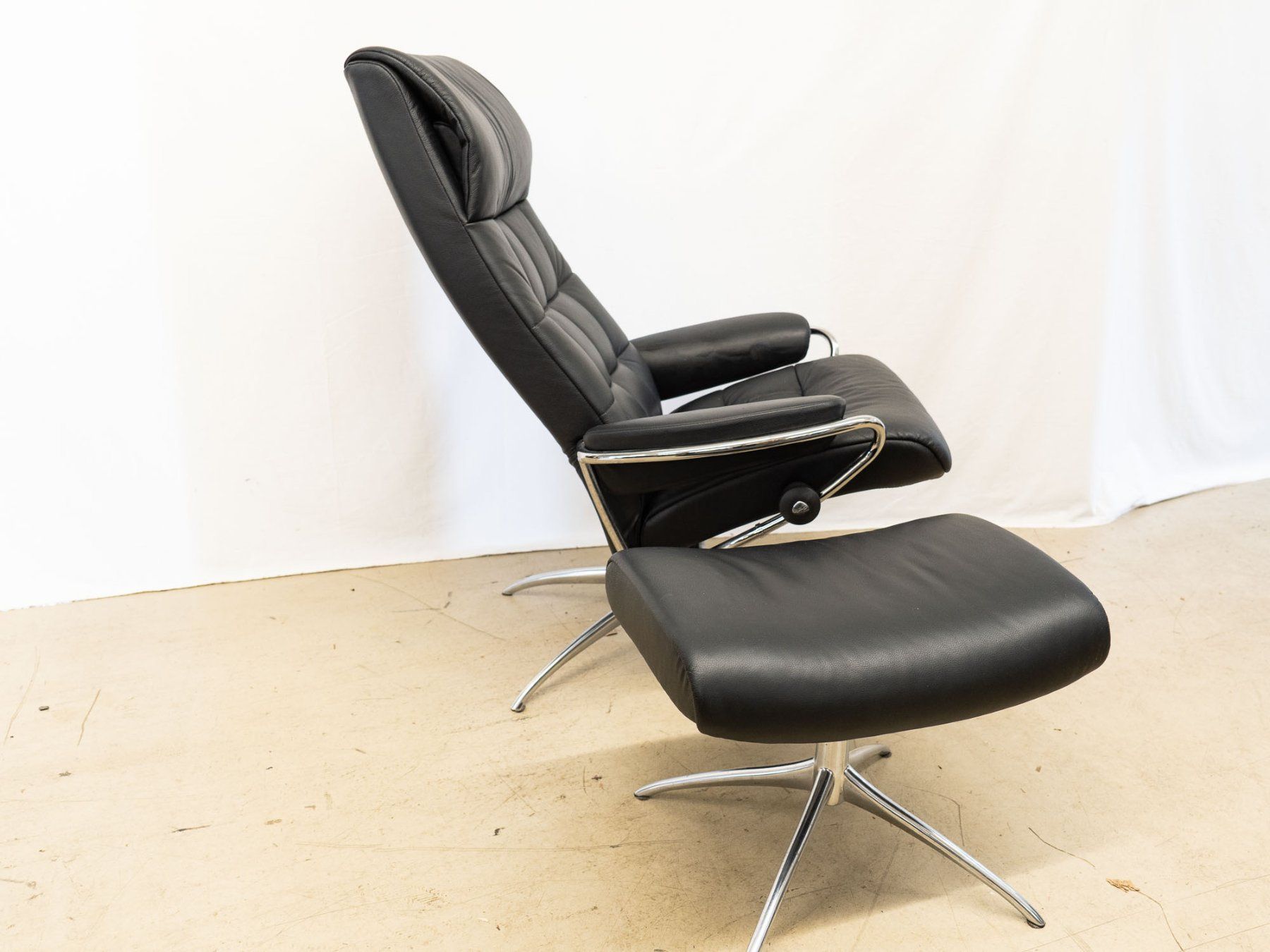 Stressless Poltrone: Stressless London Sessel mit Hocker schwarz Ref. 06/31 – Usato da Au ZH venduto da BrockiAu 1