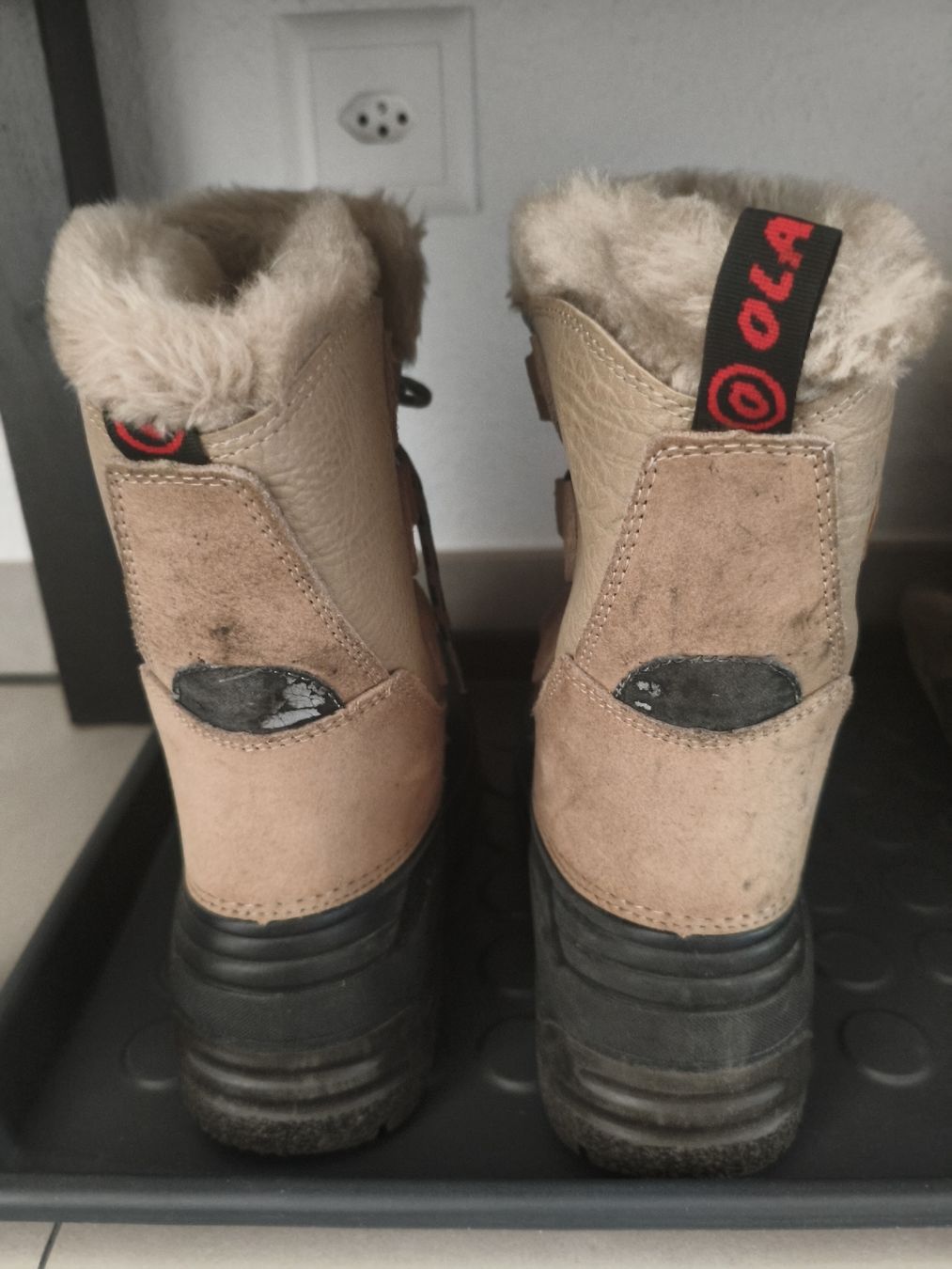 Scarpe da donna: stivali olang adatti per neve e temperature fredde – Usato da Bioggio venduto da OresteIronix 3
