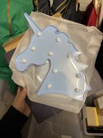 Leuchtendes blaues Einhorn