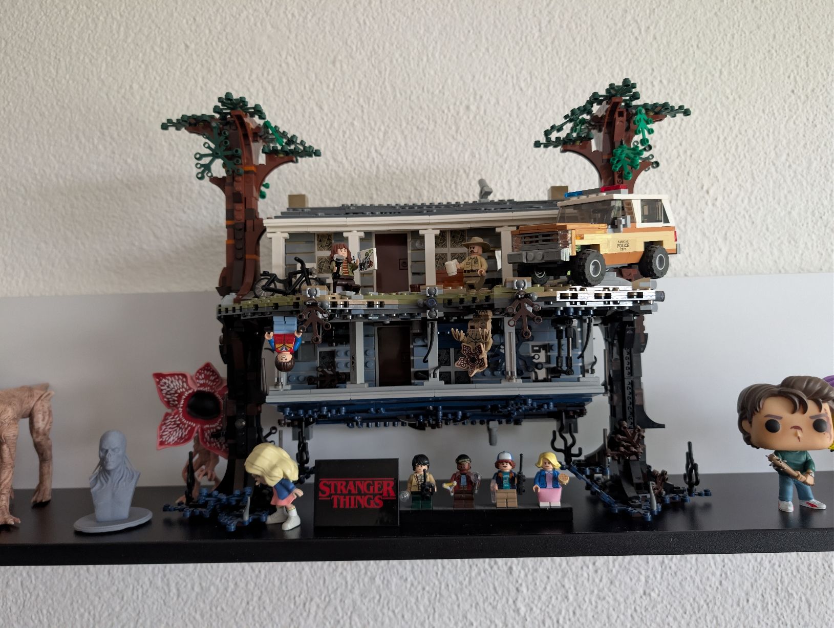 Lego Statuette: set Lego The Upside Down avec figurine Stranger Things – Usato da Biel/Bienne venduto da dyl_25lb